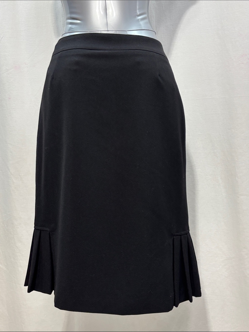 Tahari Arthur S Levine Black Pencil Skirt with Pleated Hem 266 work party trendy - Picture 2 of 4